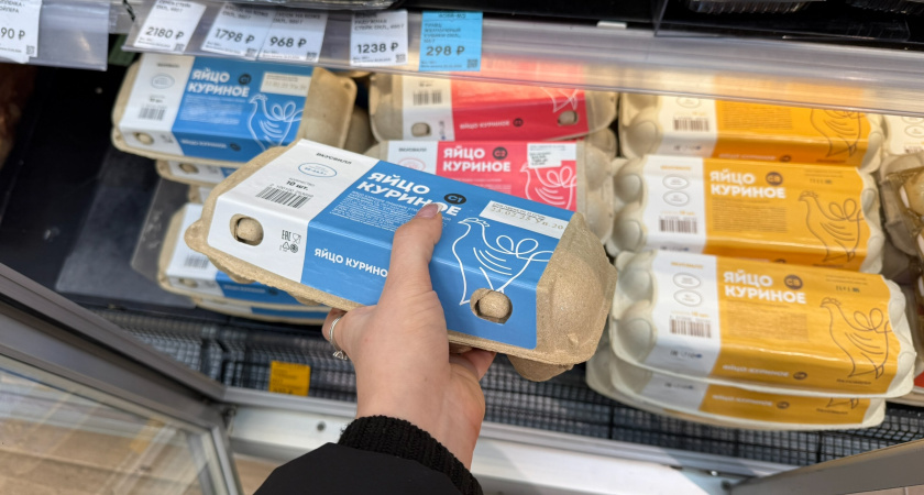 Заменил битое яйцо на целое из другого лотка, а продавец раскричалась, что так нельзя. Почему, и кто прав в таком случае