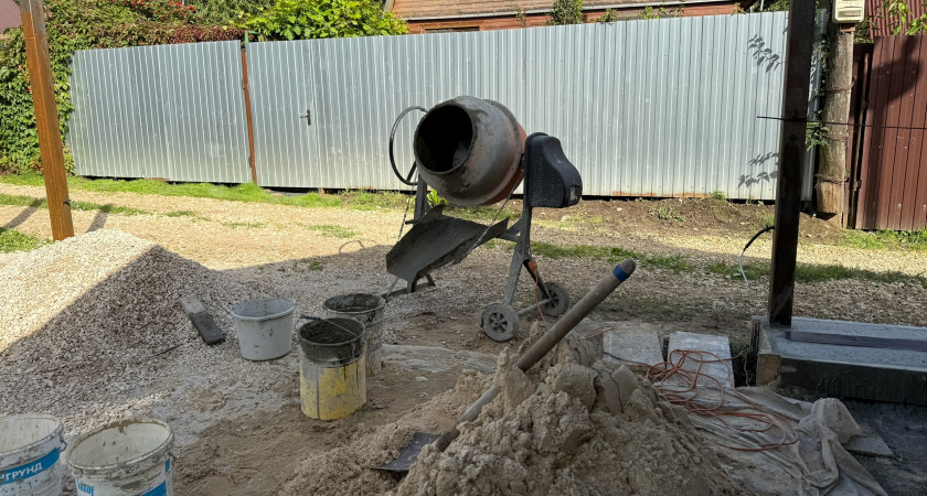 Батыр Эмеев проверил, как продвигается строительство мусоросортировочного комплекса