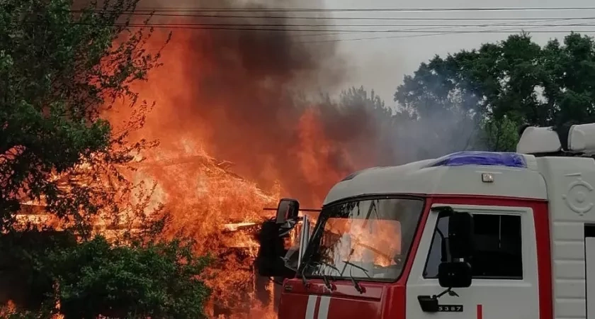 Пожарные спасли пенсионерку из горящего дома в Мордовии