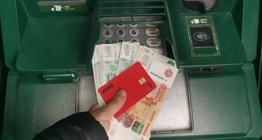 Зачем умышленно забывают банковскую карту или деньги в банкомате - запомните и предупредите родных