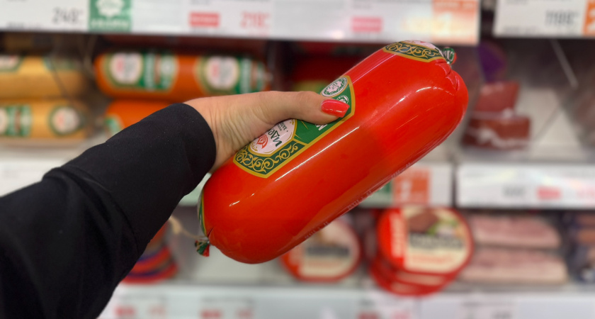 Купил в "Пятерочке" колбаску "Красная цена" за 32 рубля: попробовал, выжил, делюсь мнением