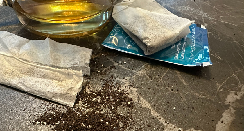 Почему нельзя пить чай в пакетиках каждый день: жаль, что узнал правду только на склоне лет