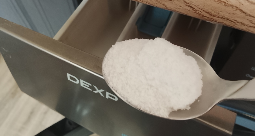 Один стакан при стирке — и вещи белее снега: опытная прачка всегда замешивает в стиралку вместе с порошком это копеечное средство