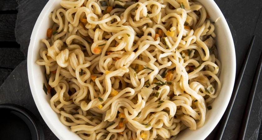 Что будет, если часто есть "Доширак" и его аналоги: вот из чего делают любимую всеми лапшу