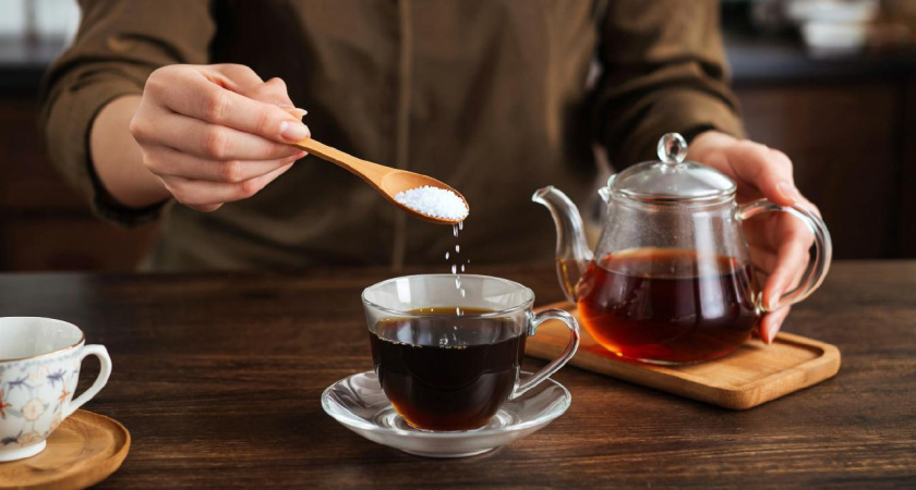 Зачем нужно добавлять соль в чай: жаль, что узнала это лишь в 38