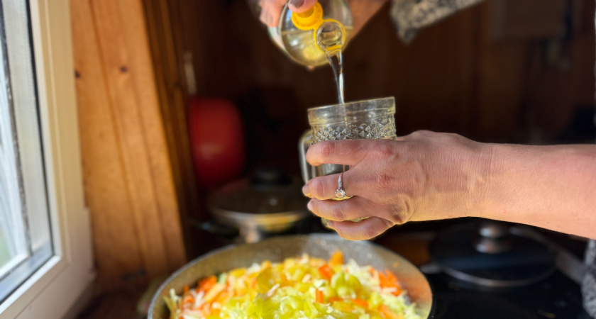 Почему нельзя готовить на подсолнечном масле: запомните раз и на всю жизнь