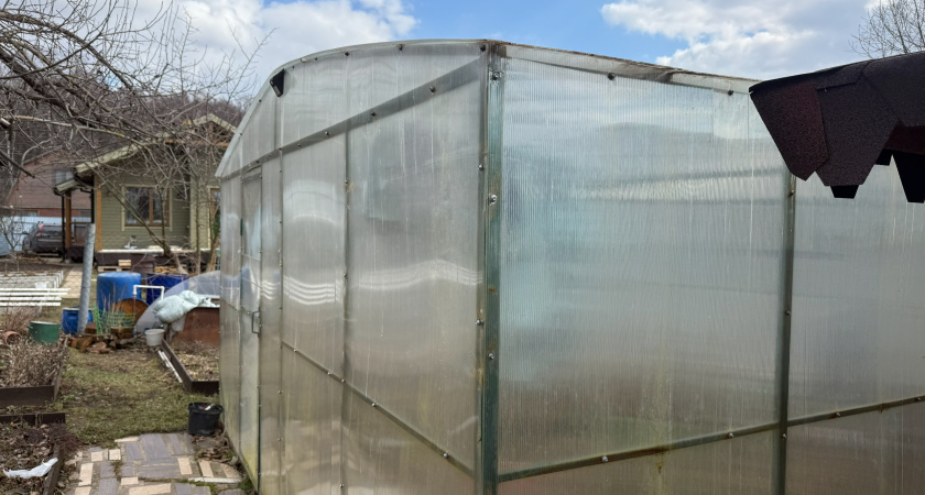 Нашёл способ греть теплицу без проводов и дорогих пушек: проверенный рабочий способ