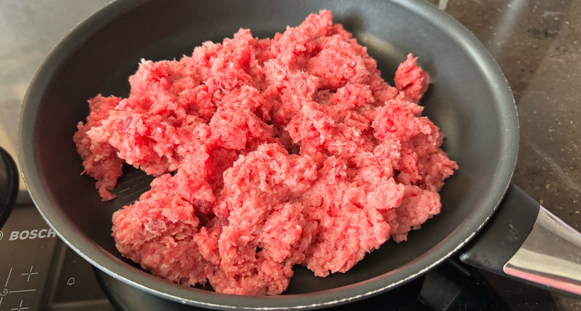 Не хлебный мякиш и не манка: вот что надо добавить в фарш для пышных и сочных котлет