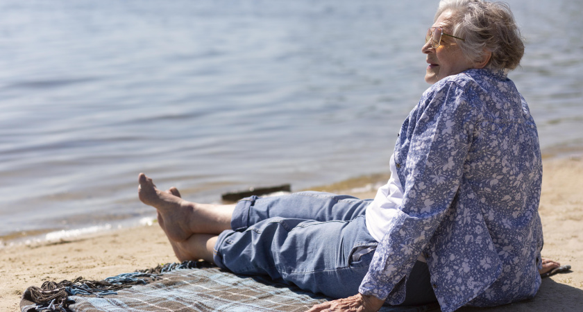 Почему вместо того, чтобы весь день стоять у плиты и кормить внука пирожками, я отправила детей питаться в кафе, а сама загорала на пляже