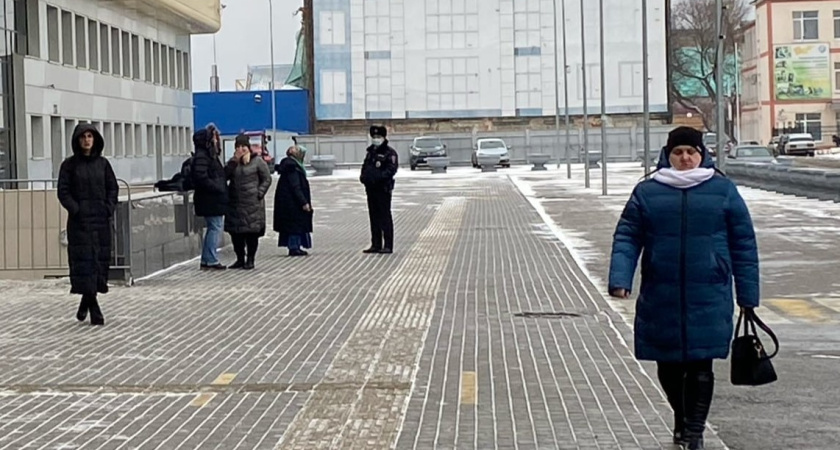 Безнадёжно устарели: 7 вещей на осень, которые носят только россиянки. Их давно пора выкинуть