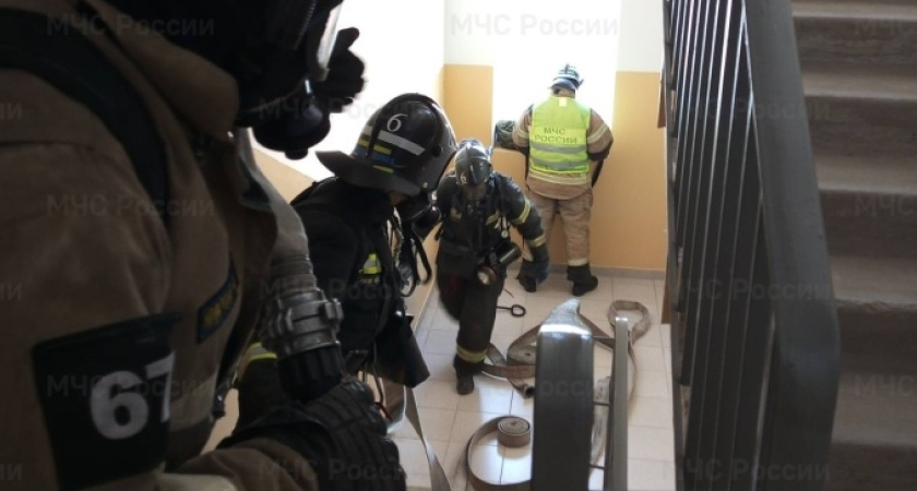 В Саранске сотрудники МЧС потушили пожар в пятиэтажном доме на улице Пушкина