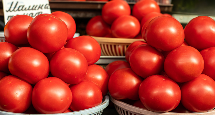 Выкинул 10 пачек семян томатов перед новым сезоном, оставил 1 сорт: плодоносит до морозов, крупный, мясистый - теперь мой фаворит