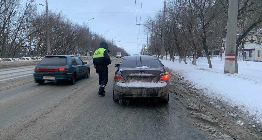 Пересёк сплошную, которую не видно под снегом: автоюрист пояснил, положен ли штраф за такое нарушение