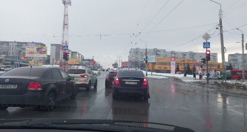 Верховный суд заключил: можно ли повернуть направо, если горит основной зелёный, а стрелка неактивна