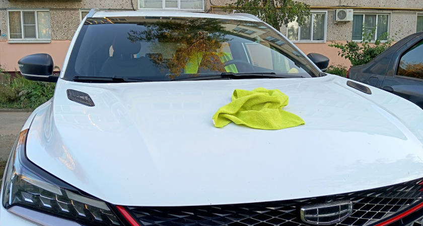 Тряпка на зеркале или в ручке двери - плохой знак: кто ее оставляет на вашем авто и как быть - четкий план действий