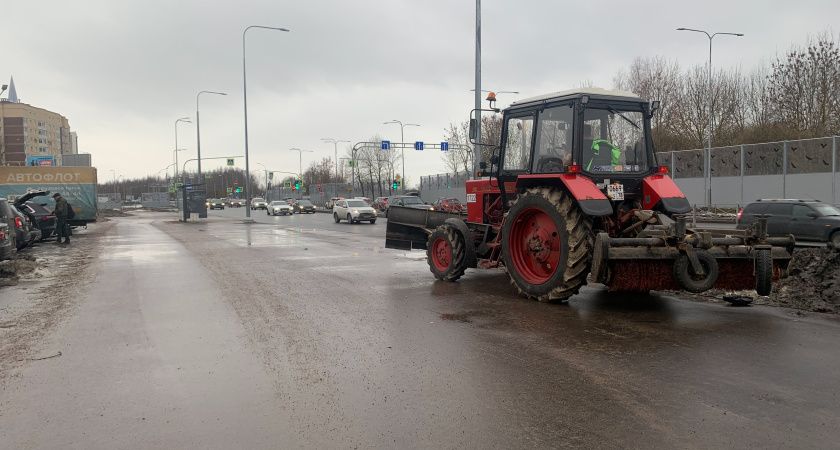 В Саранске противогололедной обработкой дорог занимались 11 спецмашин