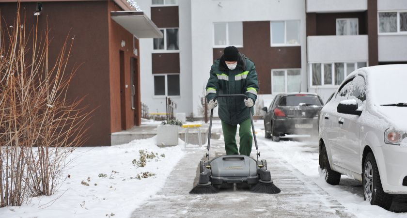 В Саранске к зиме более 300 остановок будут оснащены песком и реагентами 
