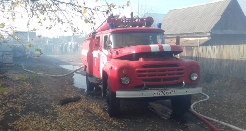 В Рузаевке пожарные потушили крупный пожар в частном секторе