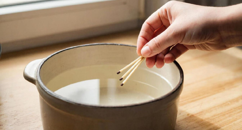 Киньте 3 спички в кастрюлю с водой и оставьте на ночь: деревенская смекалка против природы - и дело вовсе не в магии