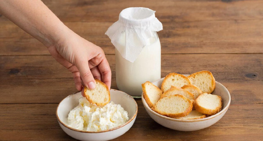 Наливаю молоко в банку на ночь, утром пробую и зову семью на завтрак - идеальный сыр Филадельфия готов