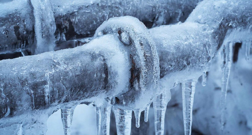 Толстый слой льда исчезнет за секунды: проверил народное средство и все сработало - спасаю канализационные трубы от морозов