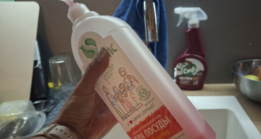 Из 1 бутылки геля для посуды делаю 2 хитрым методом: экономлю уже пятый год и горя не знаю