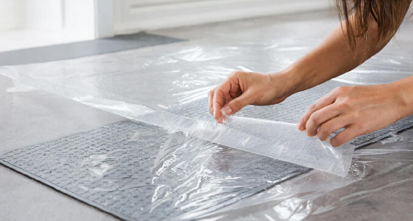 Зачем умные хозяева на придверный коврик клеят пищевую пленку - запомните раз и навсегда