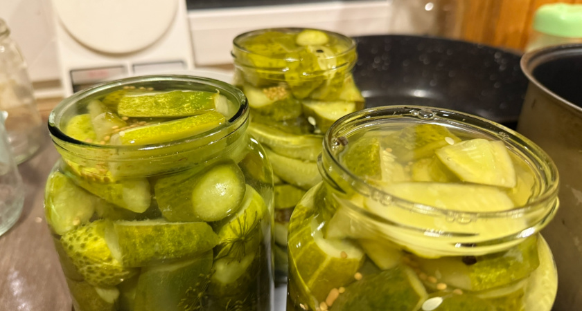 Как хранить открытые закрутки с соленьями до весны: даже ваша бабушка не знала об этой хитрости 