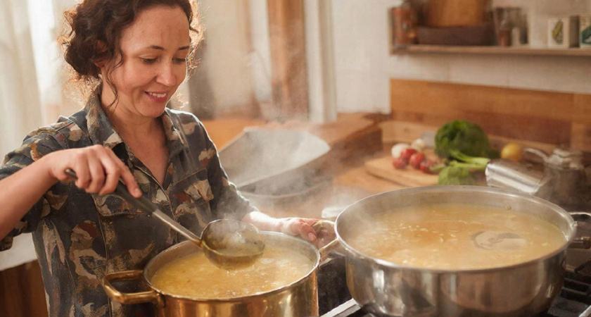 Для чего я варю по 7 литров супов за раз и разливаю их по пакетам: лайфхак умных хозяек, который экономит деньги и время