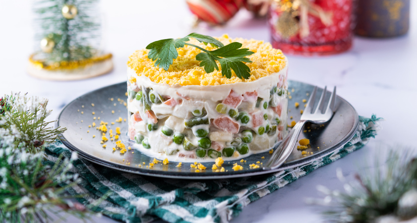 Всего 1 ошибка испортит новогодний оливье: плюс правильный рецепт пошагово