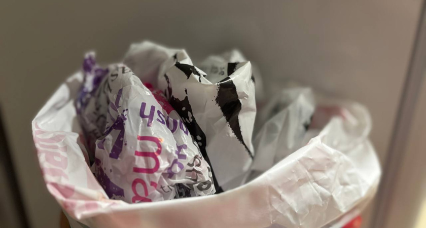 Вот почему у всех есть пакет с пакетами: ответ психолога поразил - никто даже не думал 