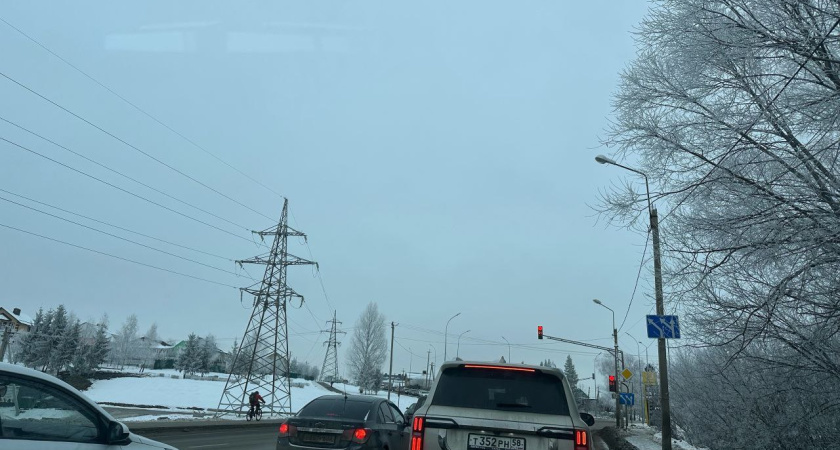 Впереди авария, а слева - двойная сплошная: можно ли объехать и не лишиться прав