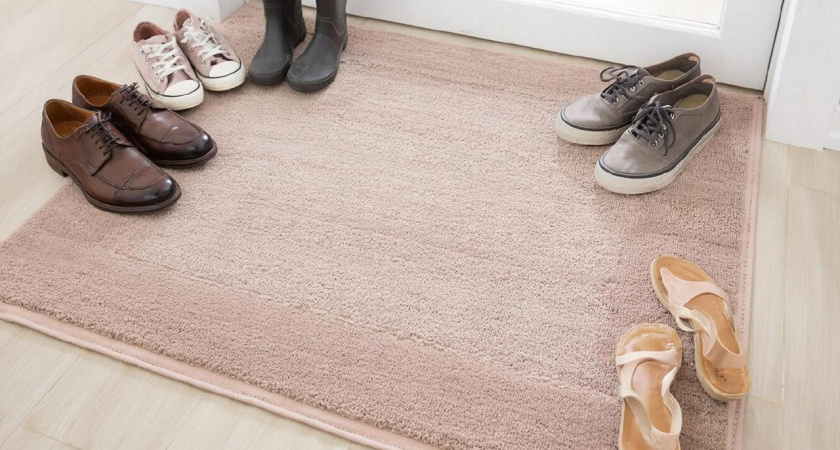 Купила придверный коврик в "Фикс Прайсе" и обнаружила ещё 9 необычных способов его применения - делюсь