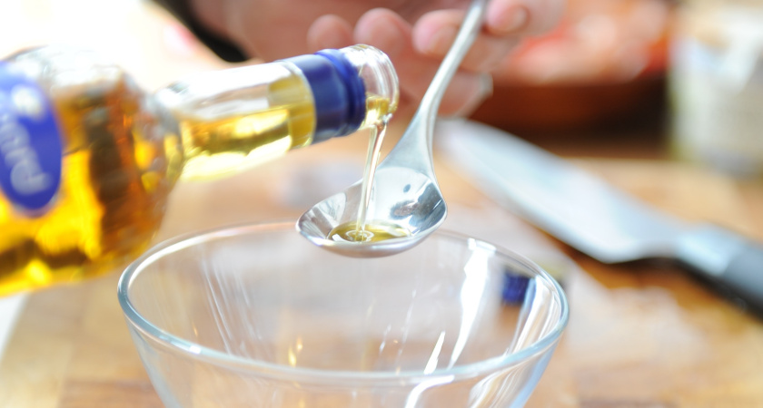 Купила элитное растительное масло в "Пятерочке", но даже яичницу пожарить не смогла - отзыв без прикрас