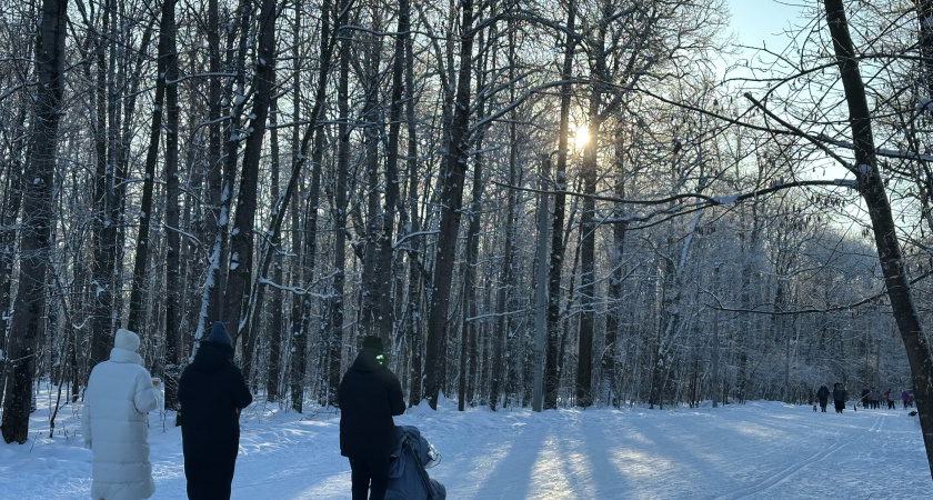 Опасные горки в Саранске посыпают песком