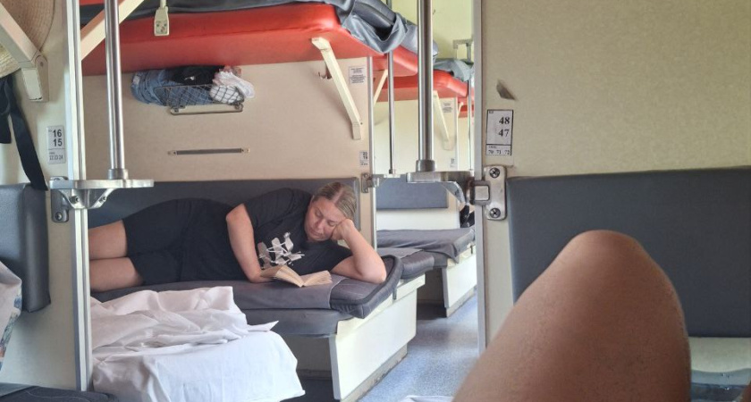 Сначала не понимал, почему даже пассажиры при деньгах берут верхнюю полку - а теперь сам на нижнюю не смотрю