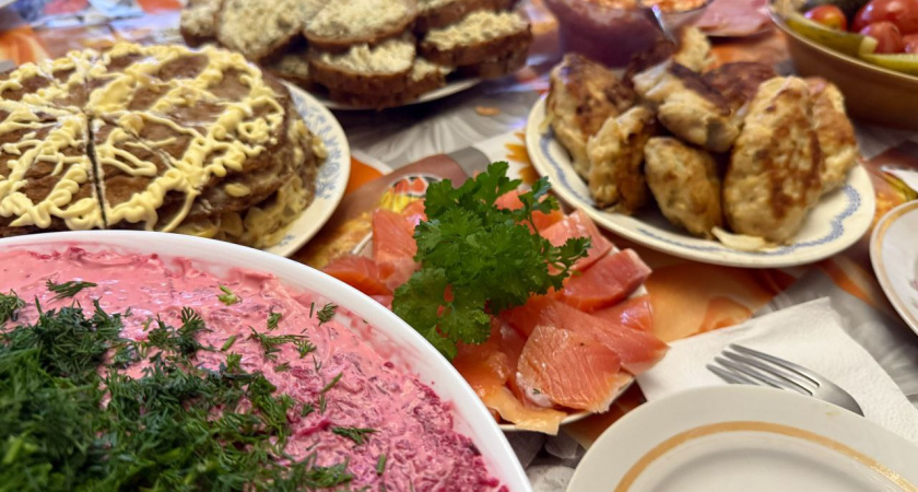 В Роскачестве назвали главную опасность еды на новогоднем столе - не только майонез