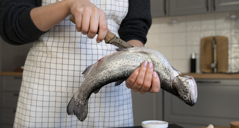 Урвала дешевую горбушу в "Светофоре": когда стала разделывать, муж тут же примчался на мой крик