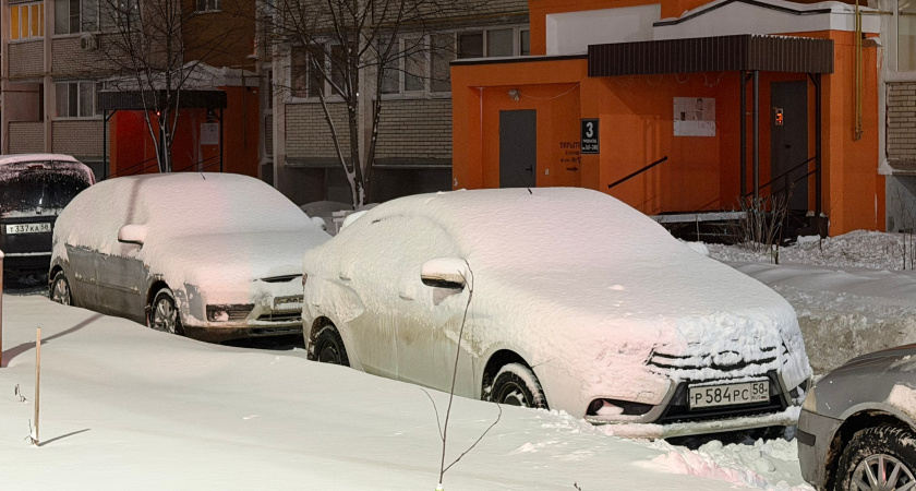 В Рузаевском районе к уборке территорий от снега присоединились школьники