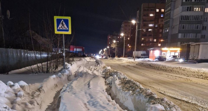 Тонны снега вывозят в ночное время с улиц Рузаевки