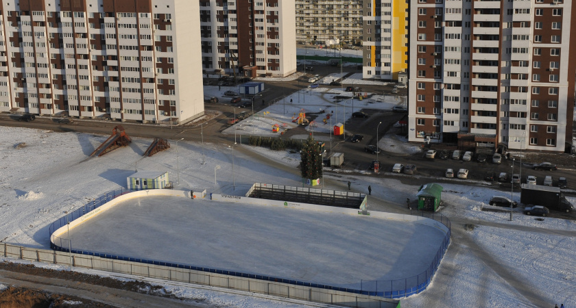 На ледовом катке стадиона «Саранск» прошли веселые старты