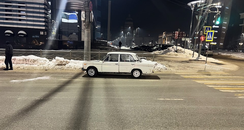 В Саранске ночью автомобиль сбил пешехода на улице Большевистской