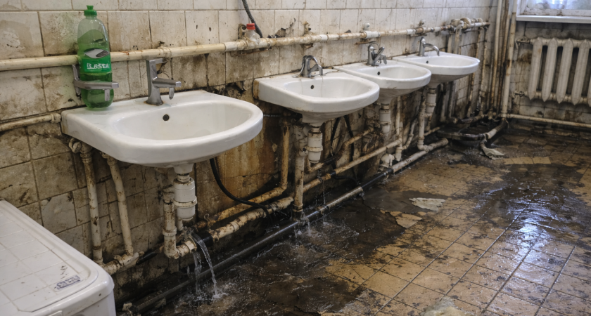 В Мордовии студенты жалуются на потопы и холод в общежитии №4 МГУ