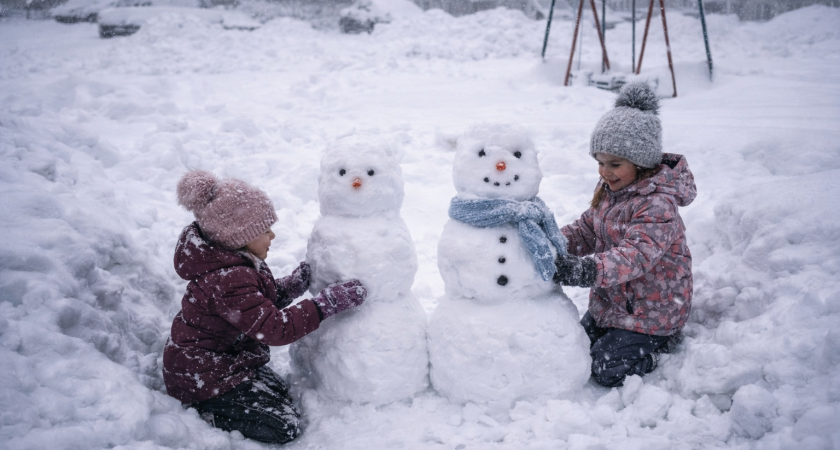 Снегопад в Саранске: метровые сугробы и опасность схода снега с крыш