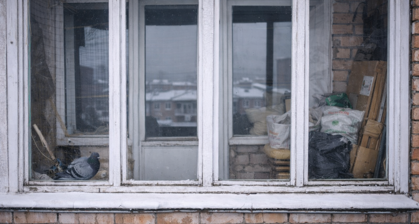 Избирательный капремонт: жителям Саранска вместо новых окон вставили старые стёкла