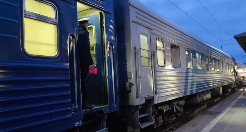 Бензовоз влетел в пассажирский поезд в Мордовии