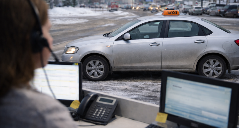 Жители Саранска пожаловались на сложности с вызовом городского такси