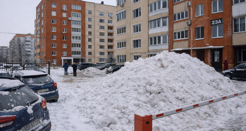 В Саранске уборка снега обернулась конфликтом между соседними домами