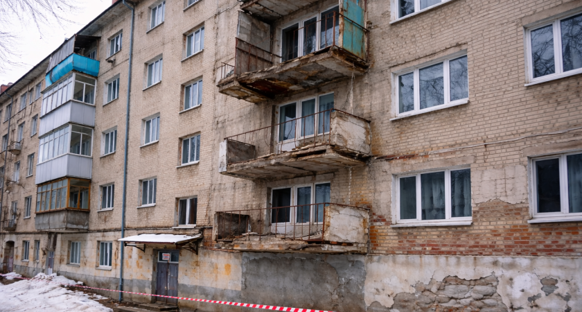 В Саранске на улице Республиканской обрушаются балконы жилого дома