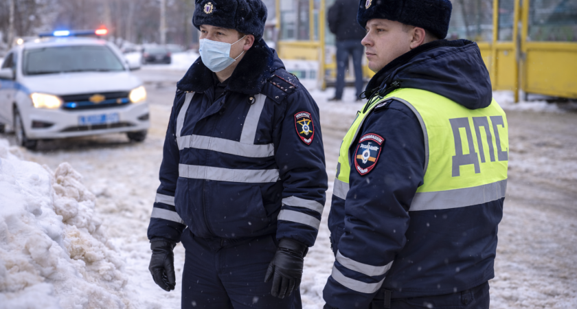 В Мордовии инспекторы ДПС помогли девушке добраться до больницы